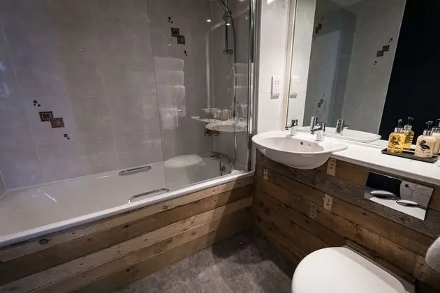 Üç Kişilik Oda, Banyolu/Duşlu (Priced  2 People Sharing)