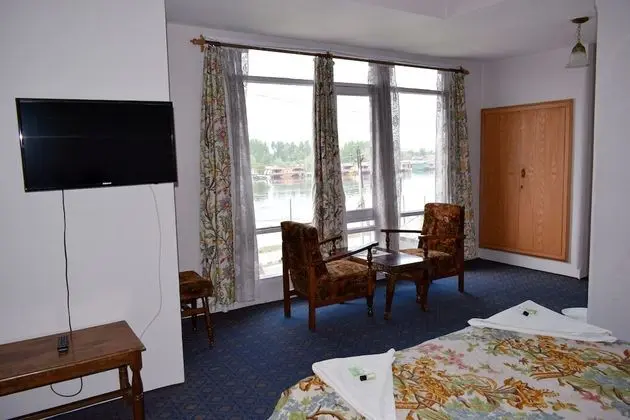 Lake Facing Deluxe Room