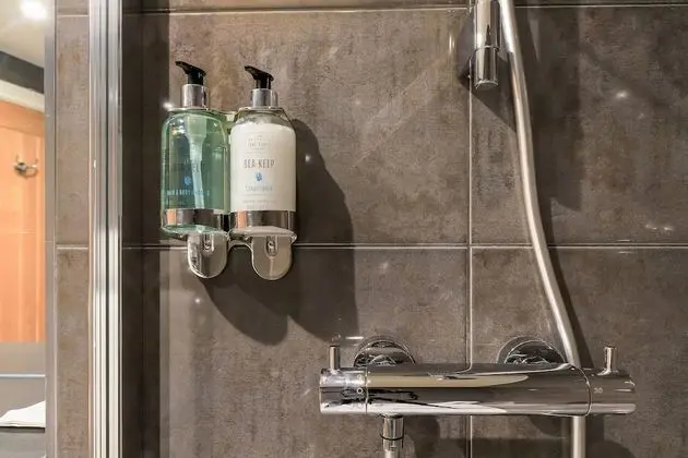 Standard Tek Büyük Yataklı Oda (First Floor)