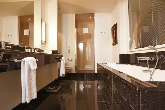 Süit, Balkon, Bahçe Manzaralı