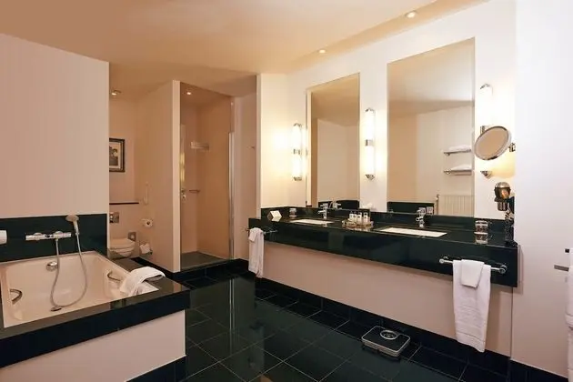 Süit, Balkon, Bahçe Manzaralı
