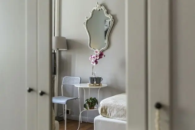 Tek Büyük Yataklı Oda (External Private Bathroom)