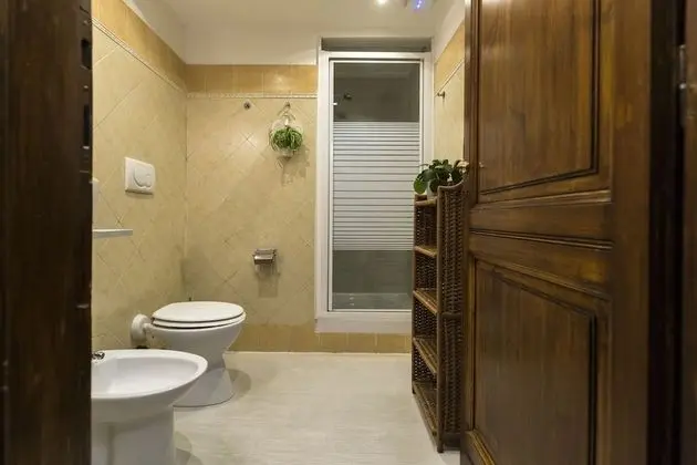 Tek Büyük Yataklı Oda (External Private Bathroom)