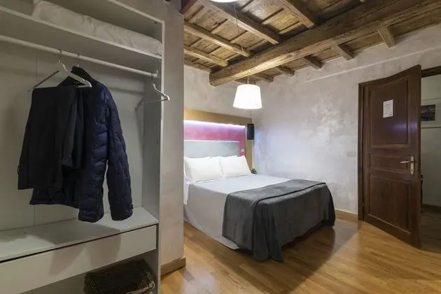 Classic Tek Büyük Yataklı Oda