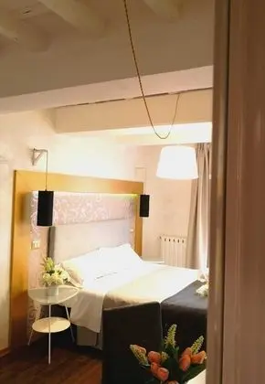 Classic Tek Büyük Yataklı Oda