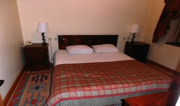 French Bed Oda