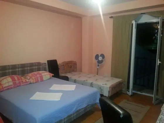Üç Kişilik Oda, Balkon