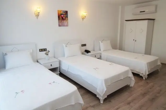 Triple, Havuz Manzaralı