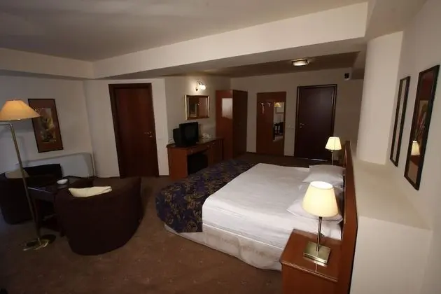 Standard Tek Büyük Yataklı Oda