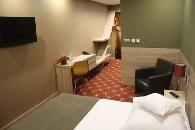 Premium Tek Büyük Yataklı Oda