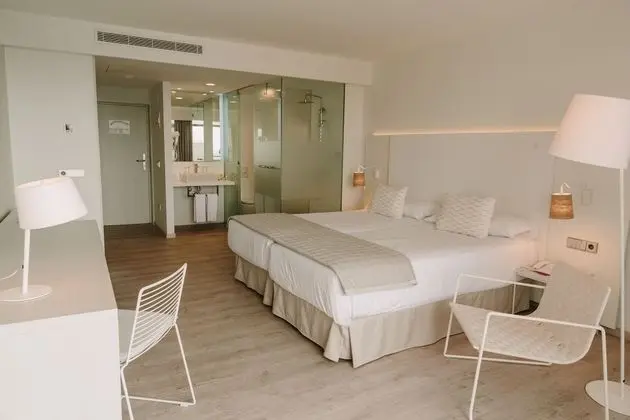Tek Büyük Yataklı Oda, Havuz Manzaralı (2 pax)