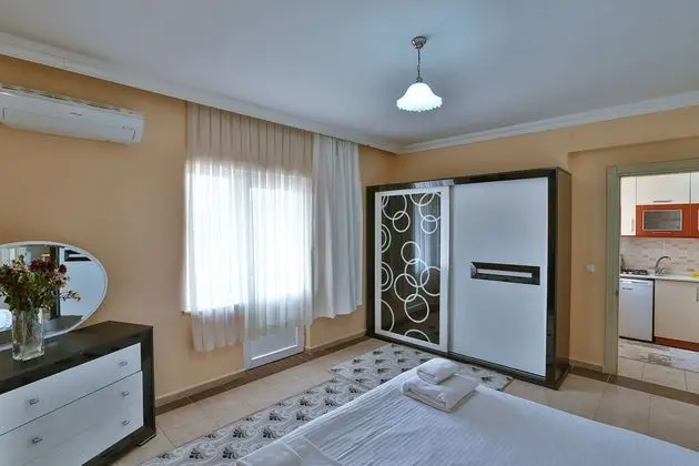 Jakuzili Suit Villa