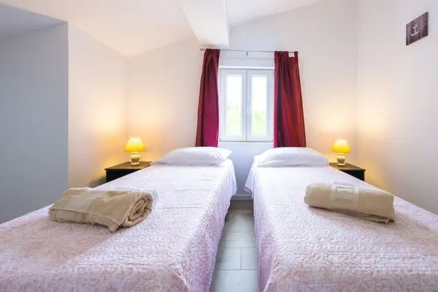 Villa (Four Bedroom Villa with Swimming Pool)