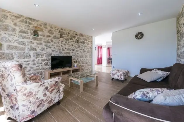 Villa (Four Bedroom Villa with Swimming Pool)