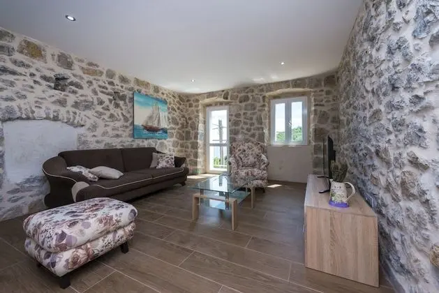 Villa (Four Bedroom Villa with Swimming Pool)