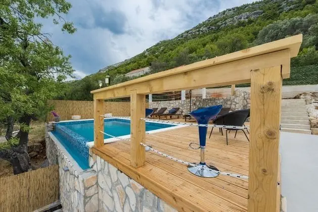 Villa (Four Bedroom Villa with Swimming Pool)