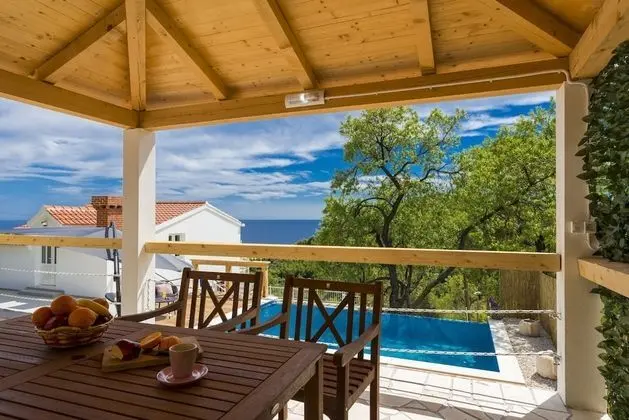 Villa (Four Bedroom Villa with Swimming Pool)