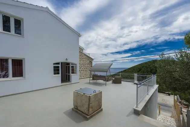 Villa (Four Bedroom Villa with Swimming Pool)