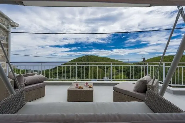Villa (Four Bedroom Villa with Swimming Pool)