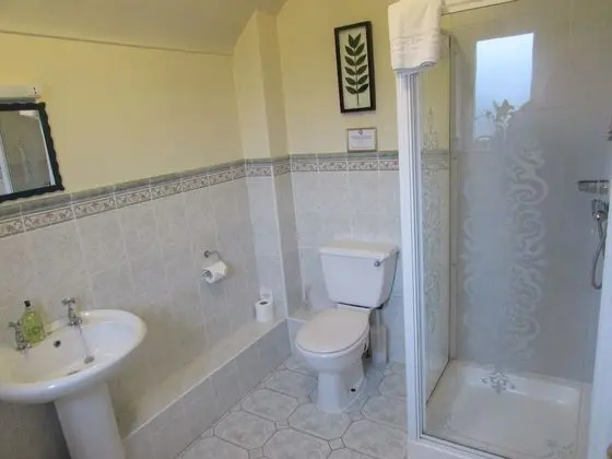 Tek Büyük veya İki Ayrı Yataklı Oda, Banyolu/Duşlu