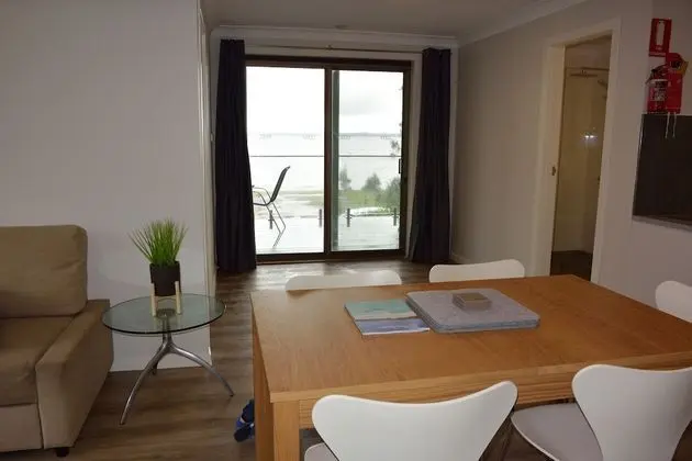 Standard Apart Daire, 2 Yatak Odası, Göl Manzaralı (1 Queen and 1 Double and 1 Single bed)