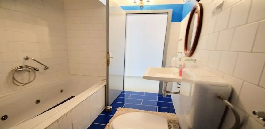 Family Apartment, 1 Bedroom, Bathtub, Partial Sea View