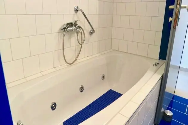 Family Apartment, 1 Bedroom, Bathtub, Partial Sea View
