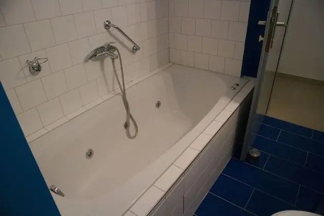 Family Apartment, 1 Bedroom, Bathtub, Partial Sea View