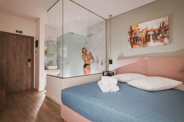 Honeymoon Tek Büyük Yataklı Oda