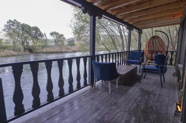 Bungalow, Göl Tarafı, Teraslı