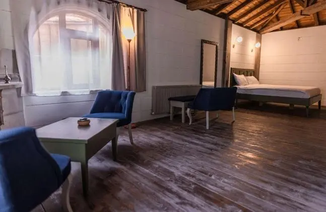 Taş Ev, Bahçe Manzaralı