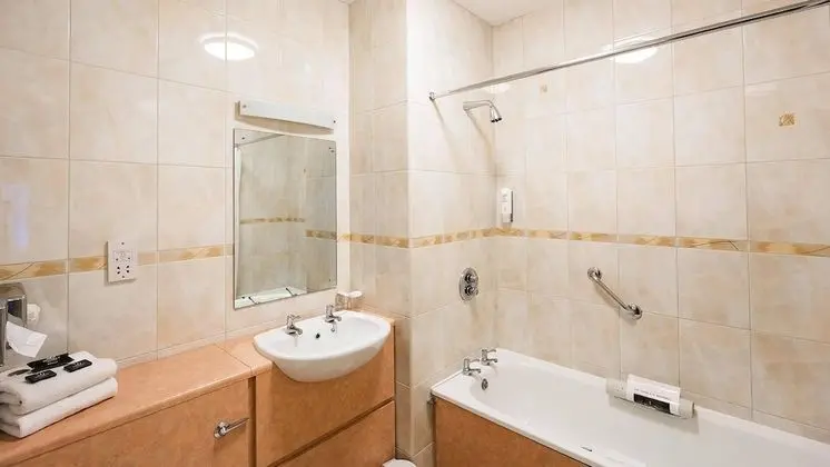 Büyük Yataklı Tek Kişilik Oda
