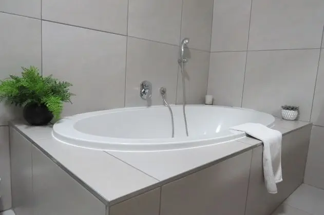 Executive Süit, 1 En Büyük (King) Boy Yatak, Sigara İçilmez, Bahçe Manzaralı (Self-Catering)