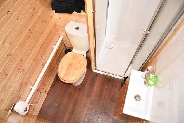 Standard Kulübe, Banyolu/Duşlu