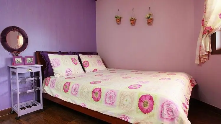 Tek Büyük Yataklı Oda (Purple)