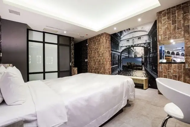 Deluxe Süit (Check-in available after 8PM for Sat.)