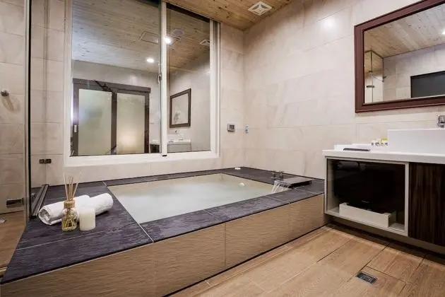 Deluxe Süit (Check-in available after 8PM for Sat.)