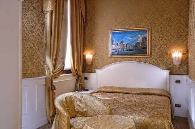 Classic Tek Büyük Yataklı Oda