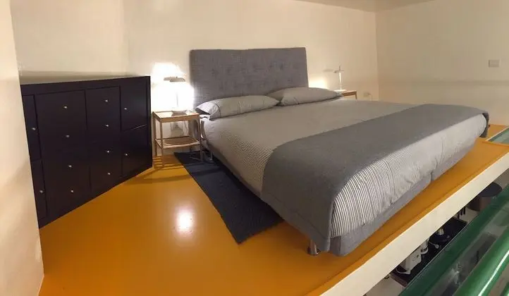 Çatı Katı (Loft), 1 En Büyük (King) Boy Yatak ve Çekyat, Küçük Mutfak