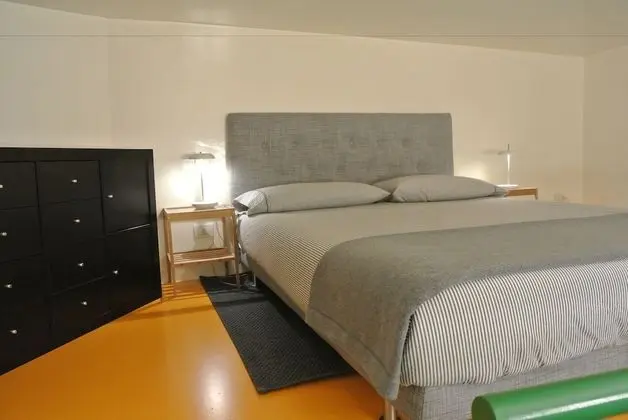Çatı Katı (Loft), 1 En Büyük (King) Boy Yatak ve Çekyat, Küçük Mutfak