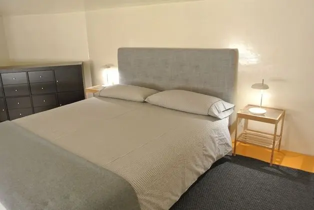 Çatı Katı (Loft), 1 En Büyük (King) Boy Yatak ve Çekyat, Küçük Mutfak