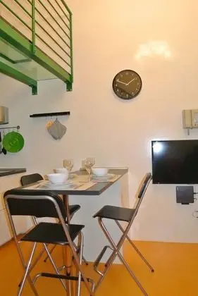 Çatı Katı (Loft), 1 En Büyük (King) Boy Yatak ve Çekyat, Küçük Mutfak