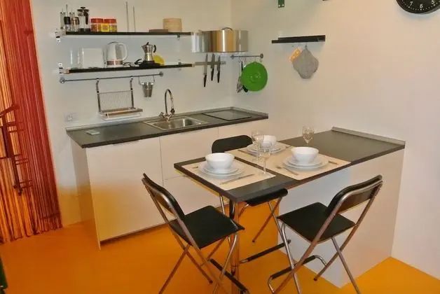 Çatı Katı (Loft), 1 En Büyük (King) Boy Yatak ve Çekyat, Küçük Mutfak