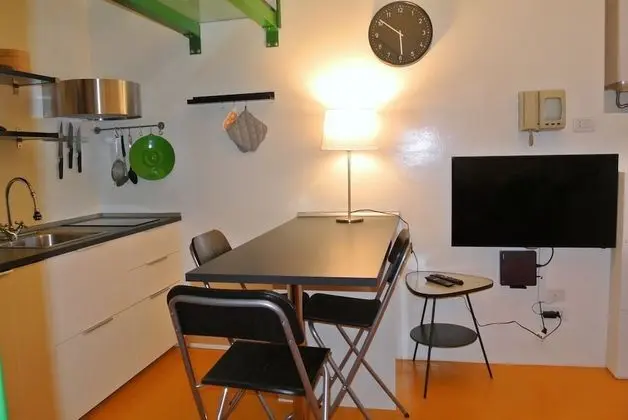 Çatı Katı (Loft), 1 En Büyük (King) Boy Yatak ve Çekyat, Küçük Mutfak