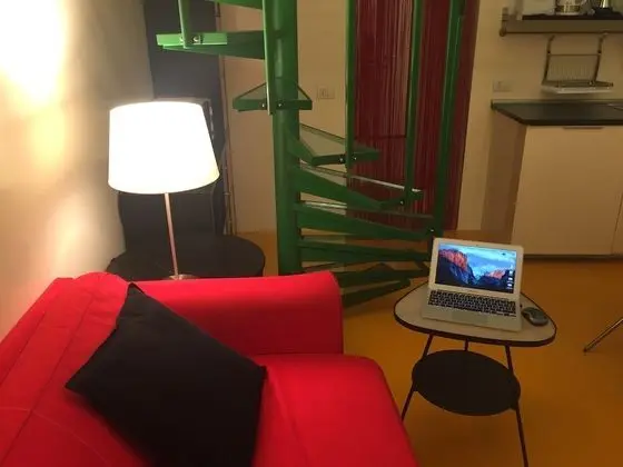 Çatı Katı (Loft), 1 En Büyük (King) Boy Yatak ve Çekyat, Küçük Mutfak