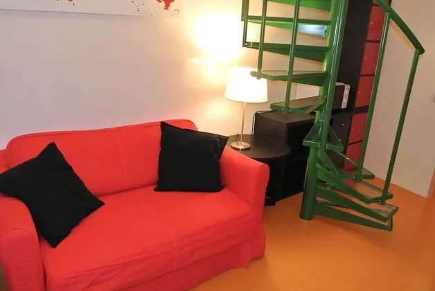 Çatı Katı (Loft), 1 En Büyük (King) Boy Yatak ve Çekyat, Küçük Mutfak