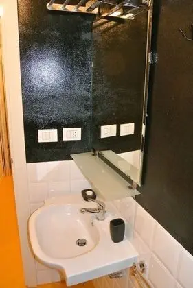 Çatı Katı (Loft), 1 En Büyük (King) Boy Yatak ve Çekyat, Küçük Mutfak