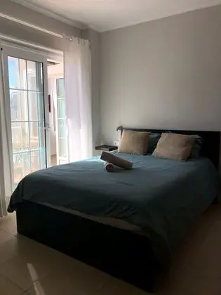 Tek Büyük Yataklı Oda, Ortak Banyo (I)