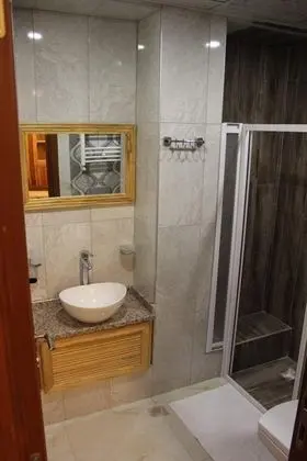 Üç Kişilik Oda