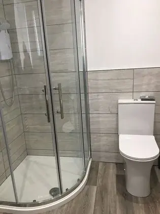 Süit, Banyolu/Duşlu